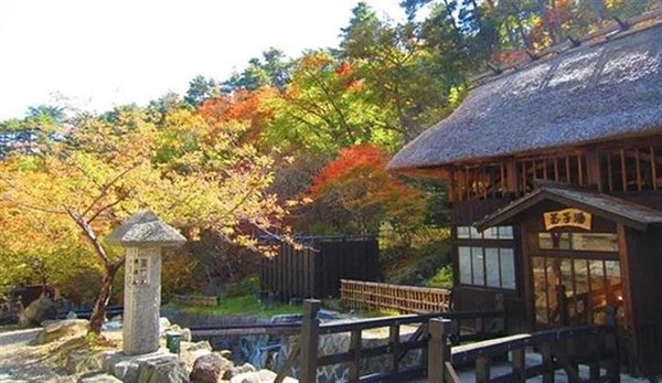 <新宿発・西船橋発> 【いい風呂の日】 極上の源泉100%かけ流し、青白濁の秘湯・高湯温泉!「旅館 玉子湯」たっぷり滞在19時間 と 晩秋の会津西街道・大内宿と鶴ヶ城 2日間2